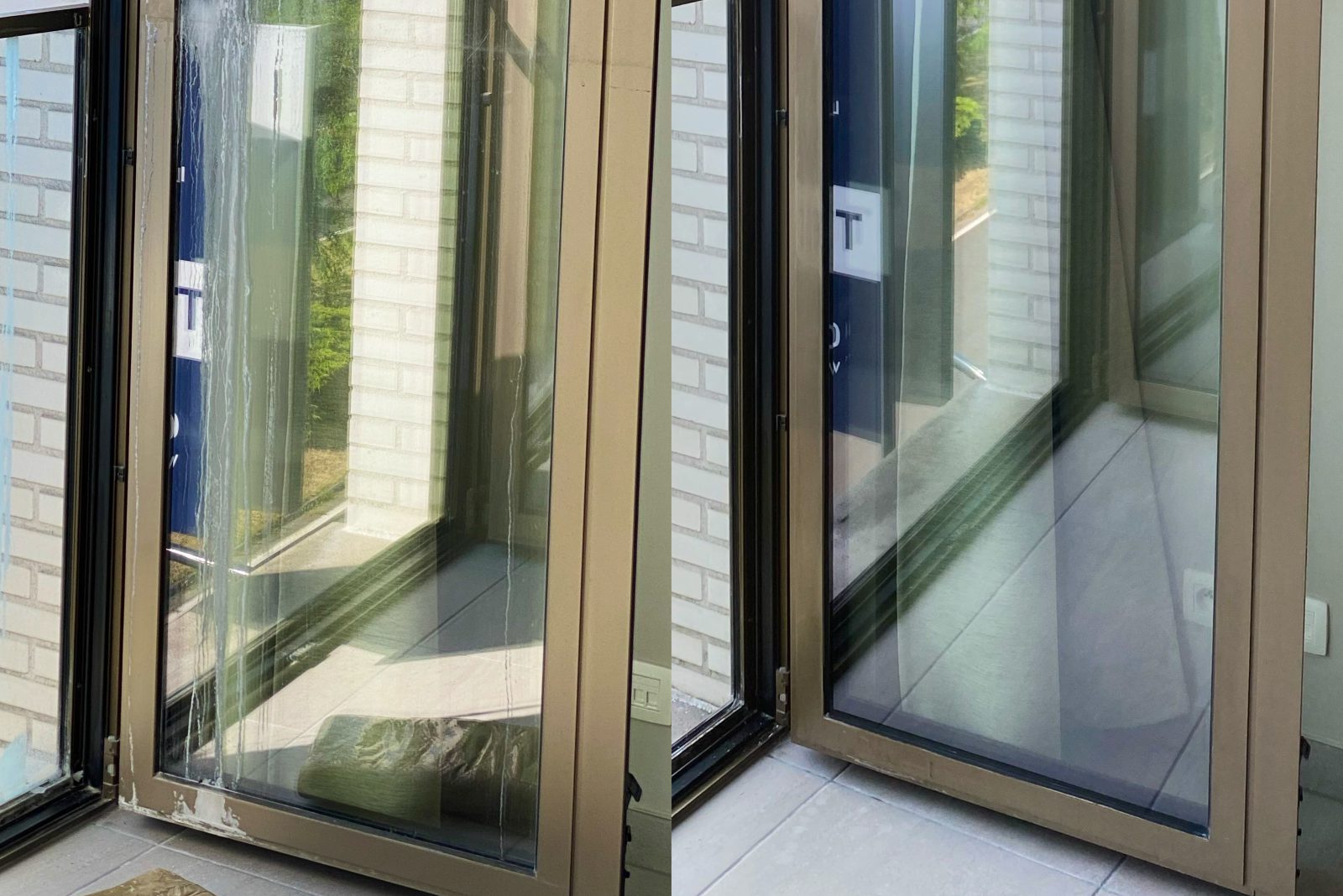 Tweeluik van dezelfde glazen deur met bronskleurig kader: links loopt witte sluier over het glas, rechts is hetzelfde glas helder